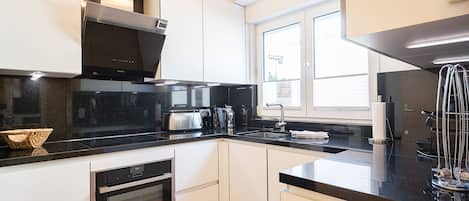 Refrigerador, microondas, horno y lavavajillas