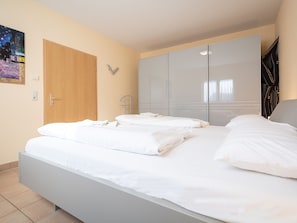 3 chambres, lit parapluie, Wi-Fi, draps fournis