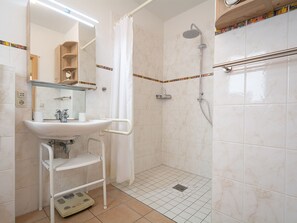 Unclassified image, 3 of 40, button