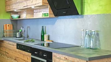 Réfrigérateur, plaque de cuisson, lave-vaisselle, cafetiÚre/bouilloire