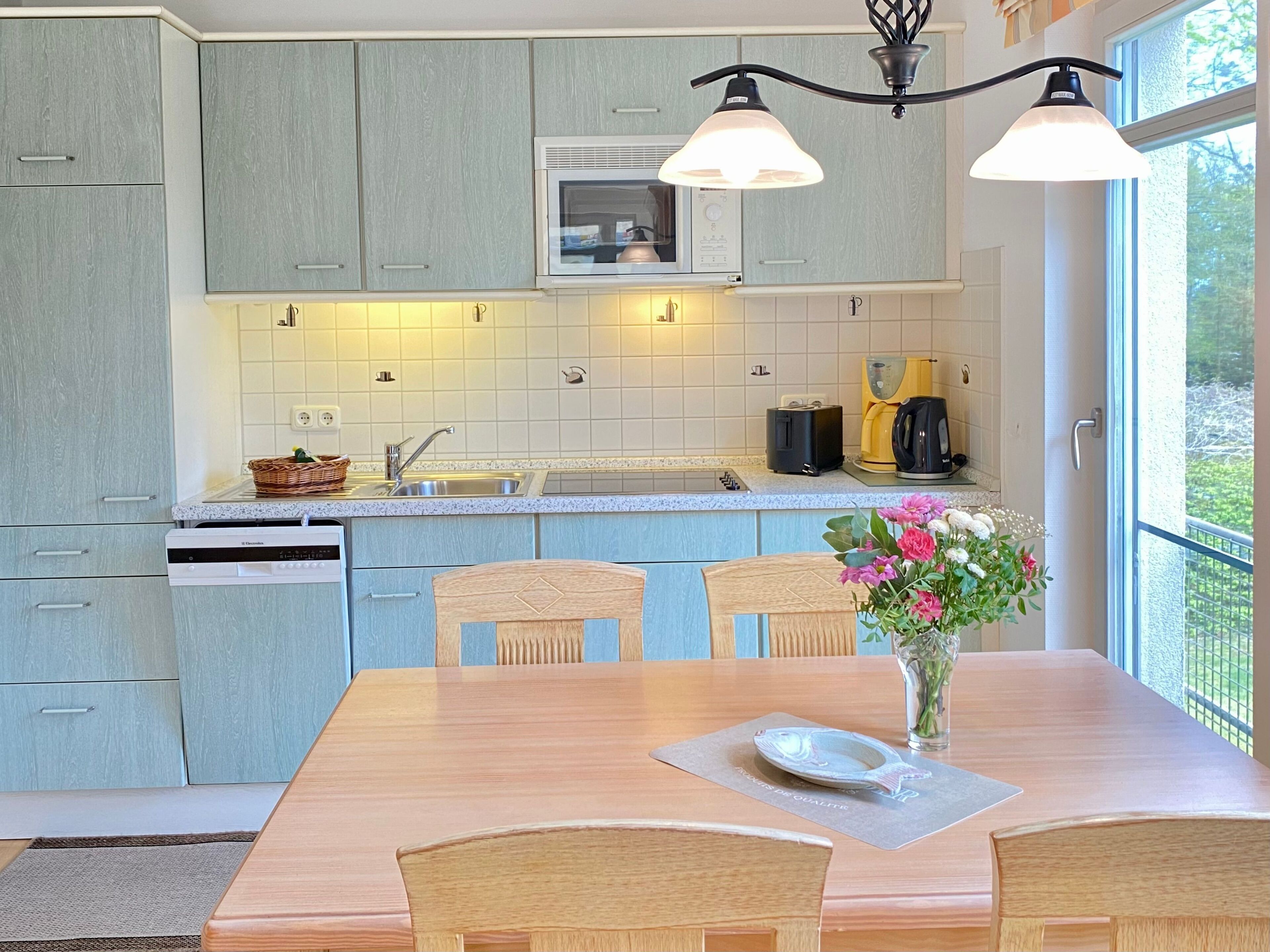 Fridge, microwave, dishwasher, coffee/tea maker