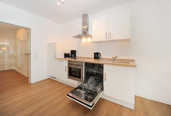 Køleskab, mikrobølgeovn, ovn, opvaskemaskine