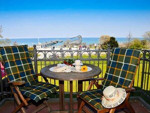 Unclassified image, 4 of 10, button