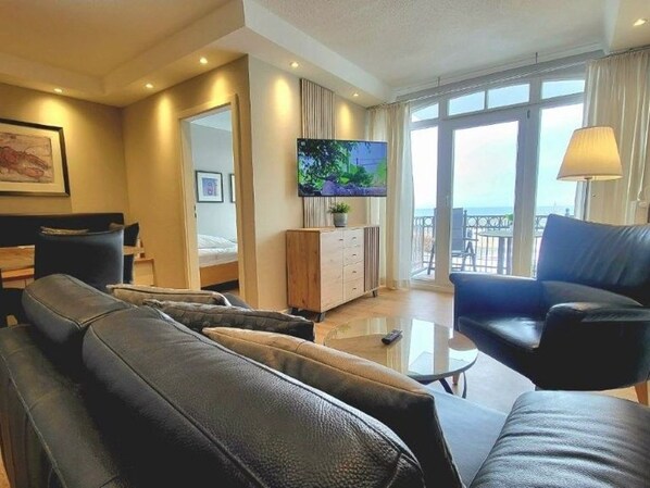 Unclassified image, 1 of 10, button