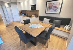 Unclassified image, 2 of 10, button