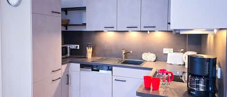 Fridge, microwave, dishwasher, coffee/tea maker
