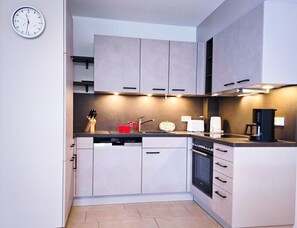 Refrigerador, microondas, lavavajillas, cafetera/tetera