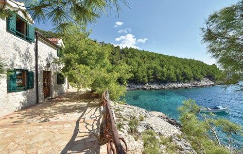 2 bedroom luxurious home in Zastrazisce