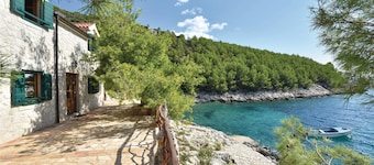 2 bedroom luxurious home in Zastrazisce