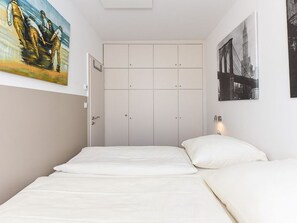 2 bedrooms, in-room safe, travel cot, WiFi