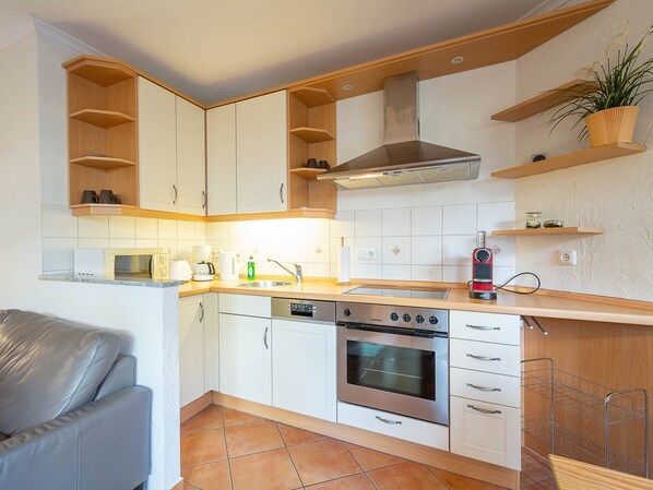 Frigorifero, microonde, forno, lavastoviglie
