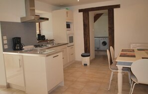 Réfrigérateur, surface de cuisson, lave-vaisselle, cafetiÚre-théiÚre