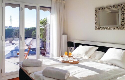 Amazing home in Arroyomolinos with WiFi