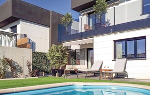 Outdoor pool - Amazing home in Arroyomolinos with WiFi (Arroyomolinos)