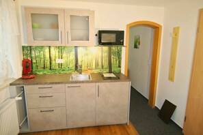 Fridge, microwave, stovetop, coffee/tea maker