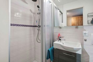 Bathroom - Holiday apartment with shared balcony (Todtmoos)