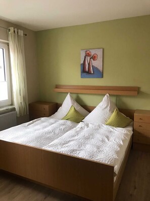 3 Schlafzimmer, Reisekinderbett, WLAN, Bettwäsche