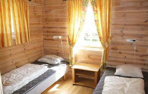 6 bedrooms, travel crib, free WiFi