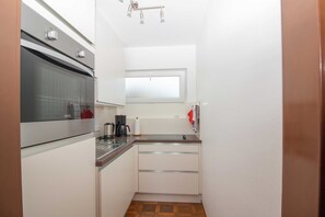 Kjøleskap, mikrobølgeovn, ovn og oppvaskmaskin