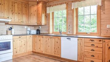 Fridge, stovetop, dishwasher, coffee/tea maker