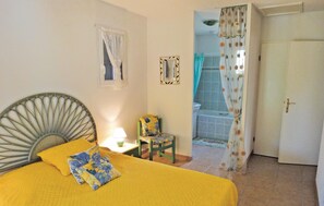 4 chambres, lit parapluie, accès Internet, draps fournis