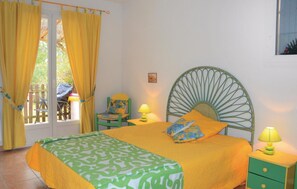 4 chambres, lit parapluie, accès Internet, draps fournis