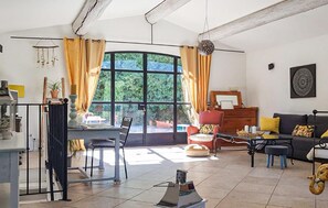 TV, fireplace, ping pong