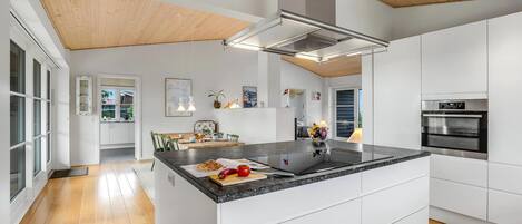 Fridge, stovetop, dishwasher, coffee/tea maker