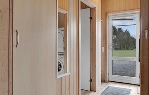 Interior - Amazing home in Væggerløse with WiFi (Væggerløse)