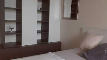 1 bedroom, bed sheets