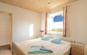 2 bedrooms, free WiFi, bed sheets