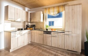 Fridge, microwave, stovetop, dishwasher - Ferienhaus 11 Altefähr (Altefähr/Rügen)