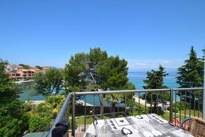 Property grounds - Holiday apartment mit Balkon und Meerblick (Malinska)