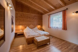 2 quartos, cofres nos quartos, berço de viagem, Wi-Fi