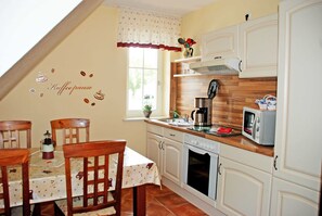 Fridge, microwave, oven, coffee/tea maker