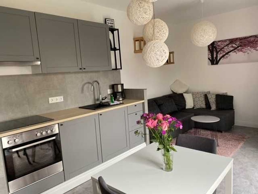 Fridge, oven, coffee/tea maker, electric kettle