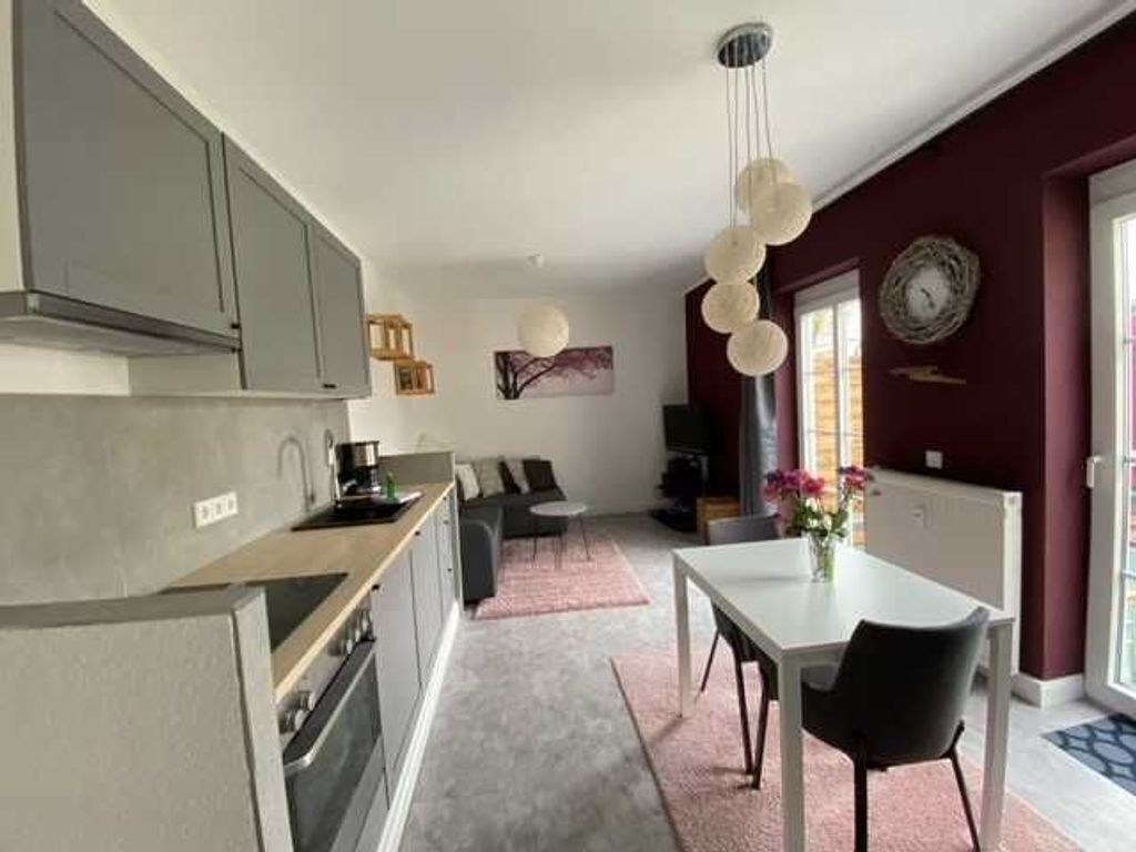 Fridge, oven, coffee/tea maker, electric kettle