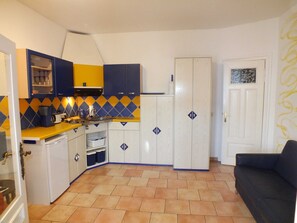 Fridge, high chair - Apartment 04 - Villa Mutabor (Heringsdorf)