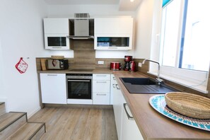 Kjøleskap, mikrobølgeovn, ovn og oppvaskmaskin