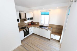 Kühlschrank, Mikrowelle, Ofen, Geschirrspüler