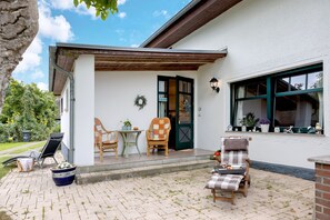 Unclassified image, 2 of 19, button