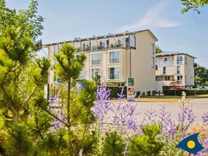 Unclassified image, 3 of 16, button