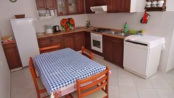 Kühlschrank, Ofen, Herdplatte, Geschirrspüler