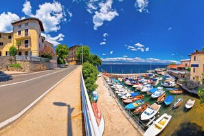 Marina - Holiday apartment with terrace and air conditioning (Ika)