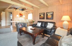 TV, fireplace, video game console, DVD player - Awesome home in Væggerløse with WiFi (Væggerløse)
