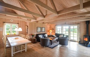 TV, peis, TV-spill og DVD-spiller