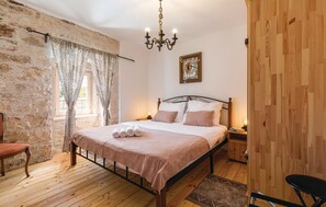 4 bedrooms, in-room safe, free WiFi, bed sheets