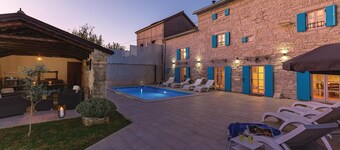 4 bedroom gorgeous home in Kringa