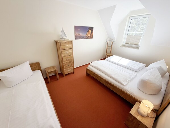 2 bedrooms, travel cot, WiFi