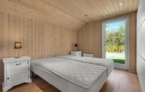 4 bedrooms, travel cot, free WiFi